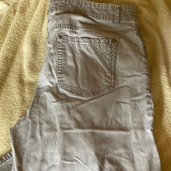 Sonoma Lifestyle Modern Fit Capri - Picture 3 of 3